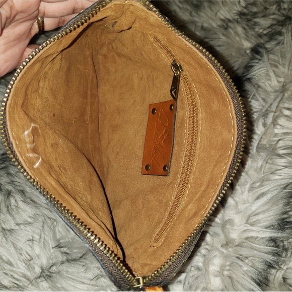 Patricia Nash wristlet 8.75 × 6.5 - Picture 3 of 5